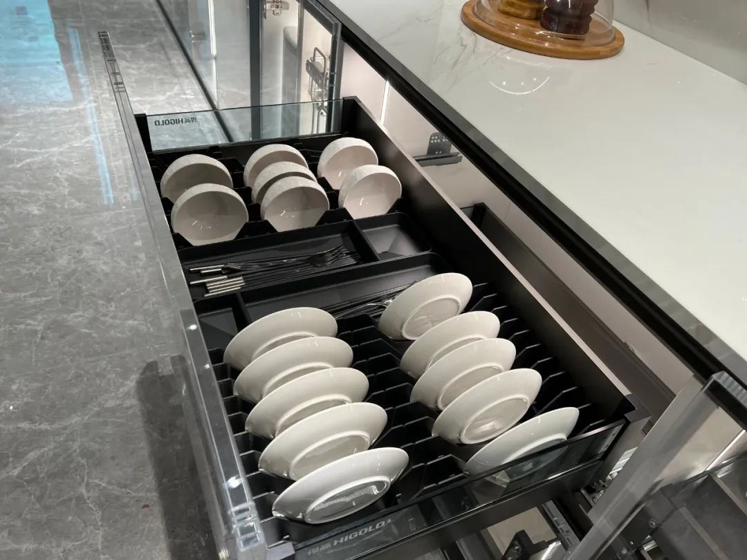 一體化抽屜拉籃，適合碗筷餐具收納